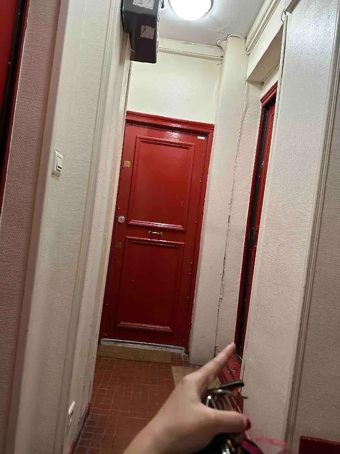 Parisian Style Private With Shared Bathroom Near Bastille And Gare De Lyon 홈스테이 *