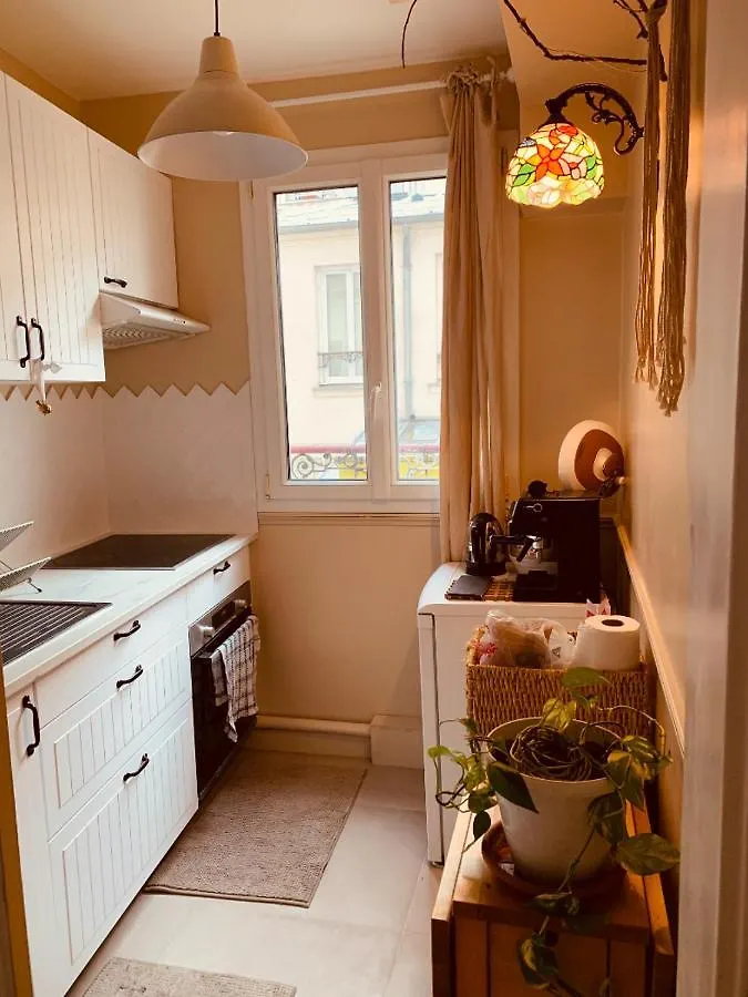 Parisian Style Private With Shared Bathroom Near Bastille And Gare De Lyon Paris